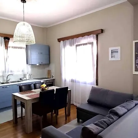 Διαμέρισμα Myron & Gabby's House *