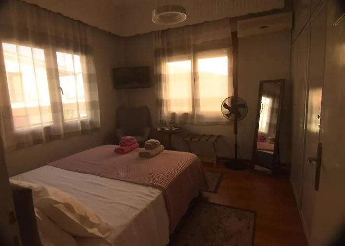 Myron & Gabby's House モネンバシア