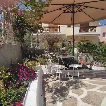 Myron & Gabby's House דירה