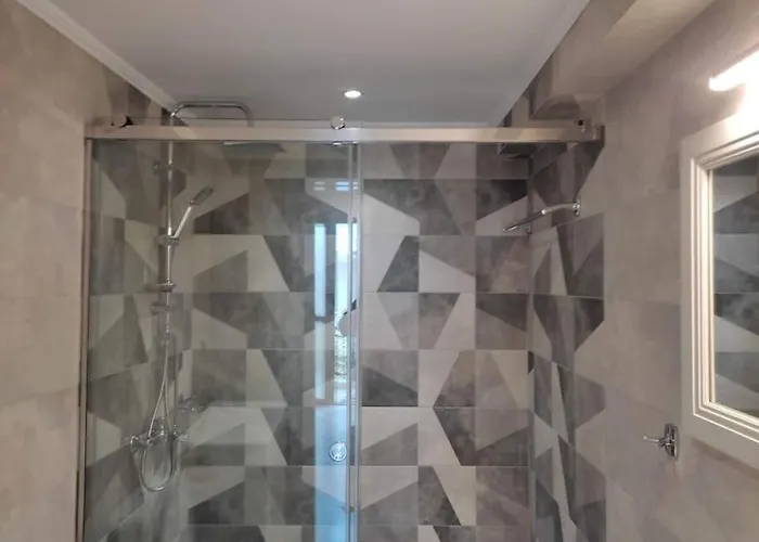 דירה Myron & Gabby's House מונמבאסיה