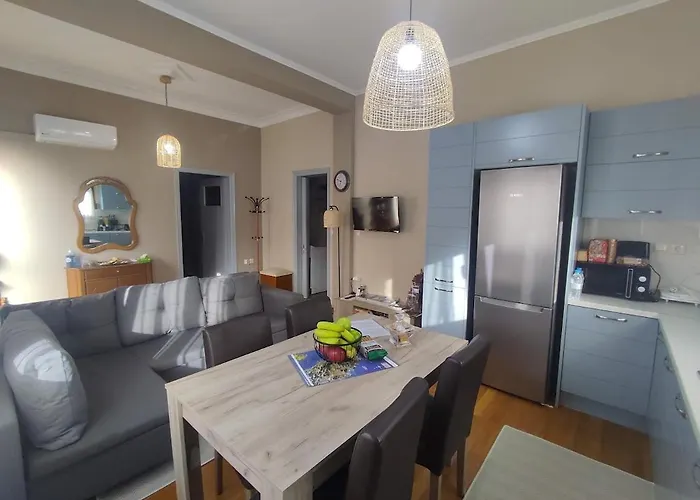 Myron & Gabby's House * 모넴바시아