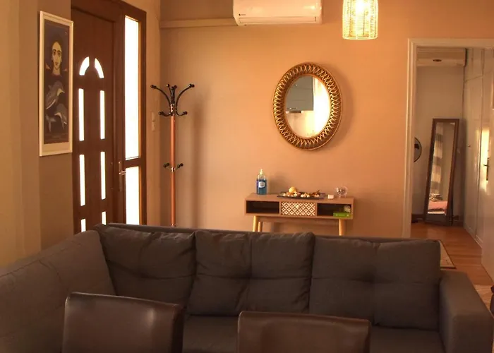 Myron & Gabby's House דירה מונמבאסיה