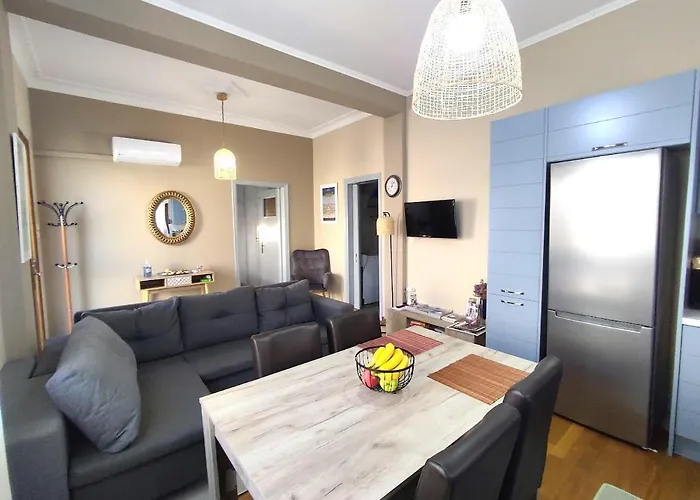 Myron & Gabby's House 모넴바시아